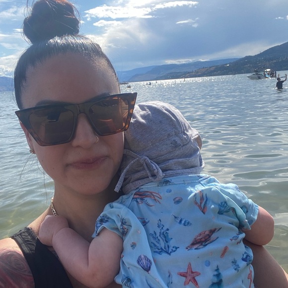 Meet your Posher, Renée - Picture 1 of 1